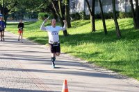 Policyjna drużyna w trakcie dąbrowskiego Ultramaratonu „DG24h”