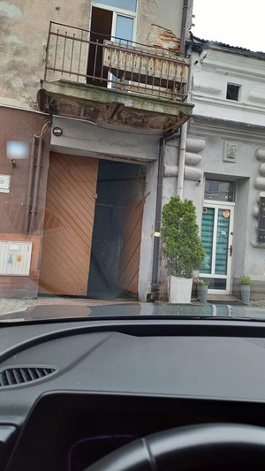 Balkon kamienicy.