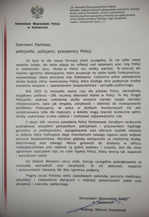 Zdjęcia przedstawiają życzenia dla dąbrowskich funkcjonariuszy oraz pracowników cywilnych z okazji Święta Policji.