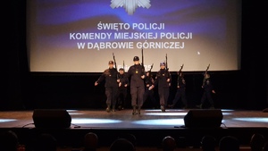 Zdjęcia przedstawiają mianowanych policjantów