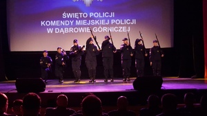 Zdjęcia przedstawiają mianowanych policjantów