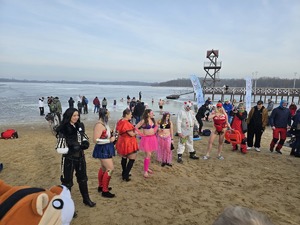 Na zdjęciu widać osoby podczas zbiórki WOŚP