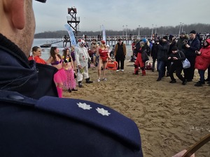 Na zdjęciu widać osoby podczas zbiórki WOŚP